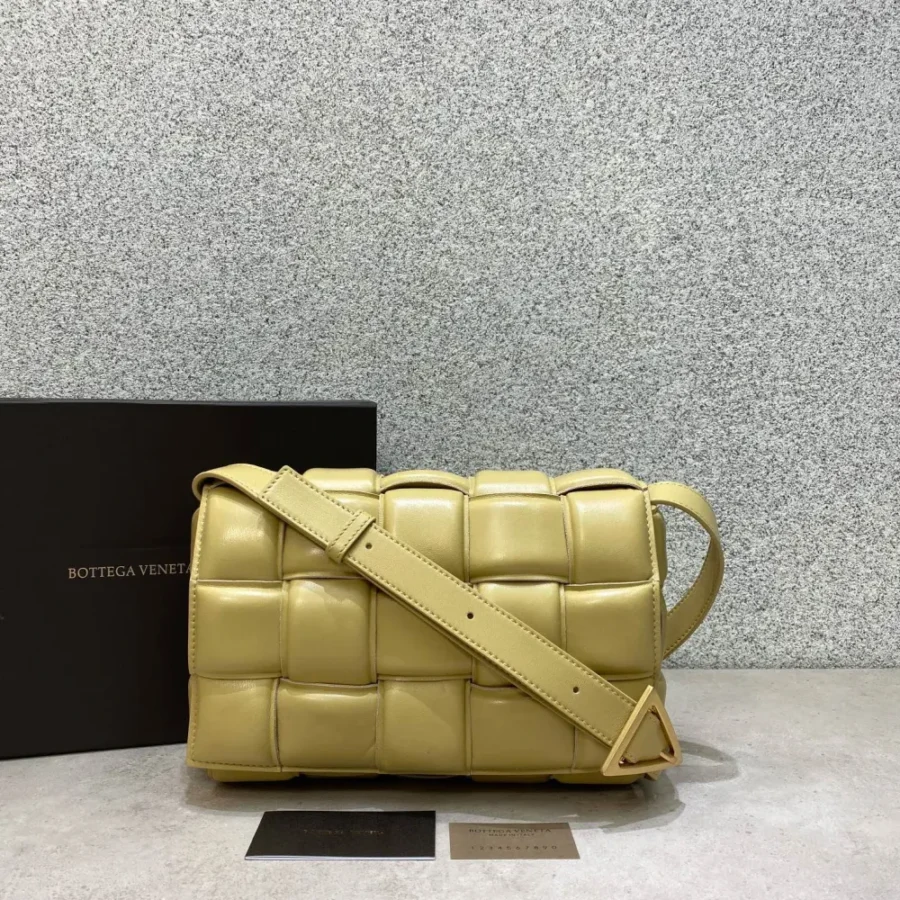 BV Pillow Bag Size:26x18cm