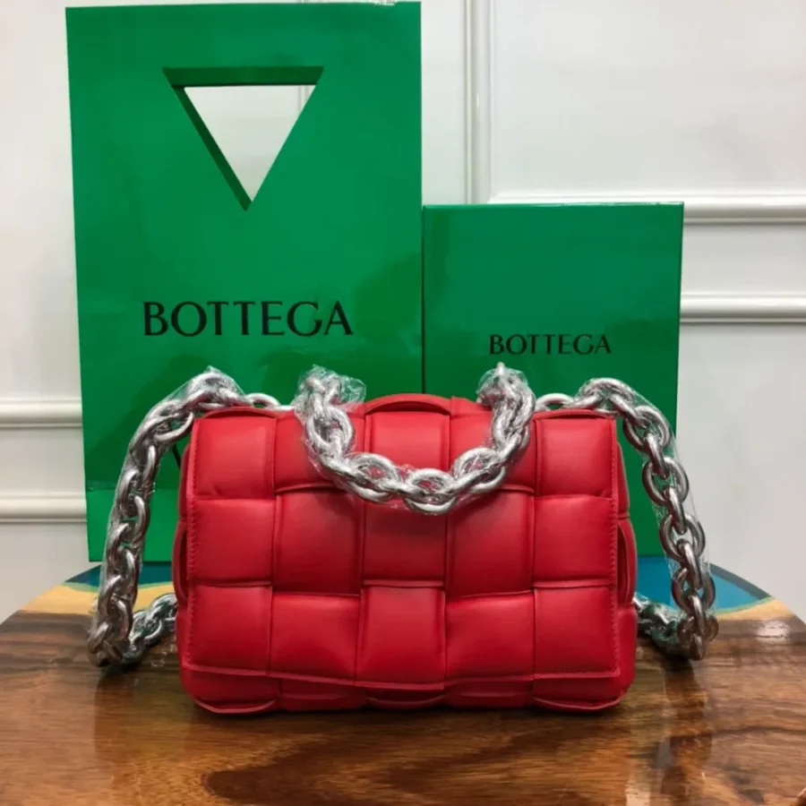BV Chain Bag Size: 26x18cm Queen Red
