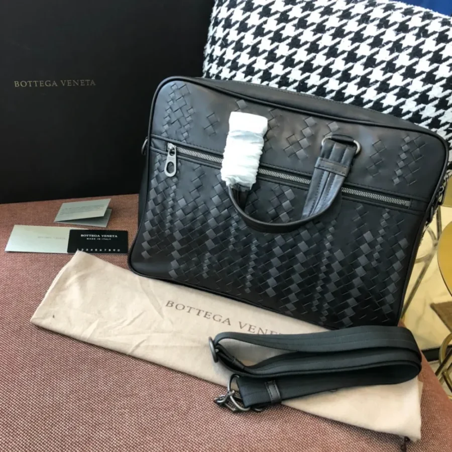 BV Briefcase Size: 38cm Black