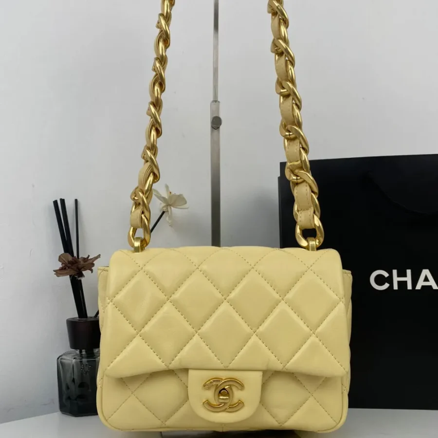 Large Gold Chain Underarm Bag Model Number: As3214