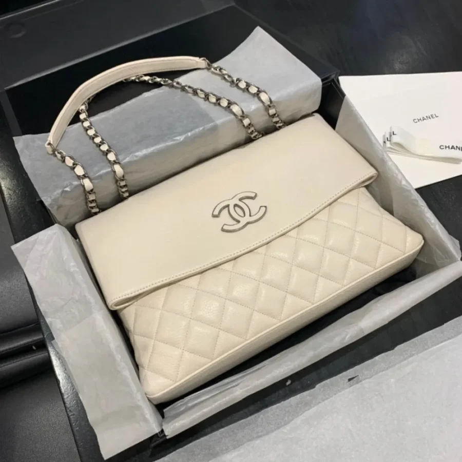CHANEL shoulder bag Model 8095# Size: 32X7.5X19CM
