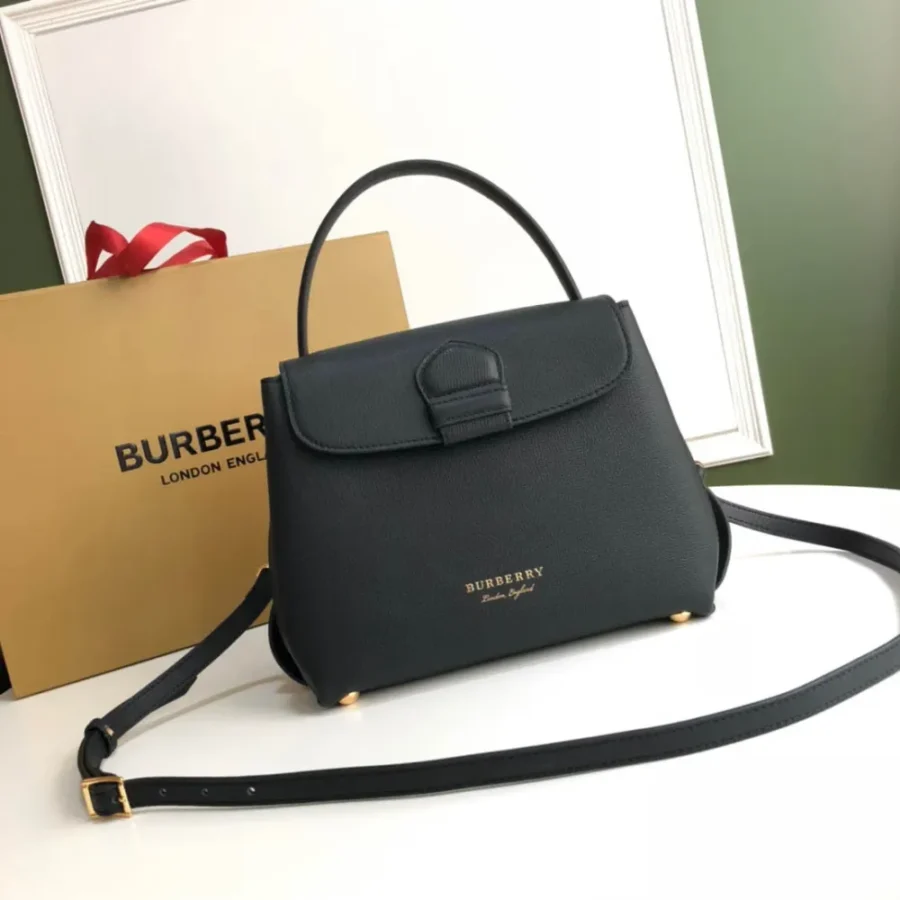 Calf leather bag Size:W25.5*H29*D10cm Code:400123