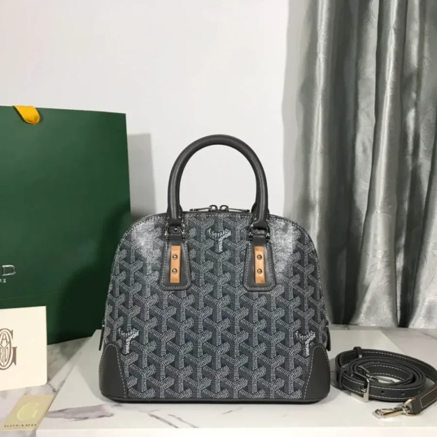 Vendme shell bag Model: GY020206 Size: 23*18.5*10cm