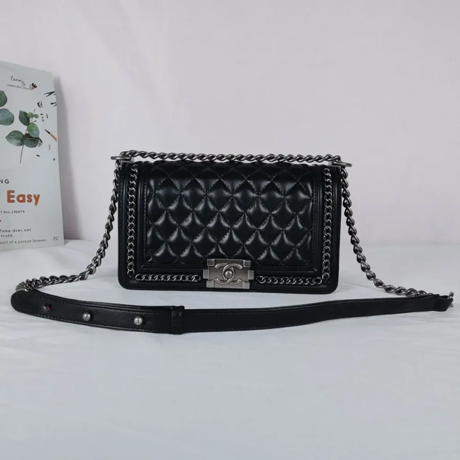 Lambskin Size: 25*16*9cm Style: 67086-2