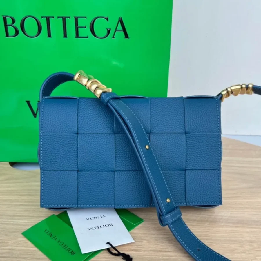 BV CASSETTE lambskin bag Size: 23x15 666870