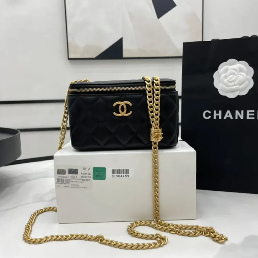 Chanel Model: A68105 Size: 17*9.5*8cm