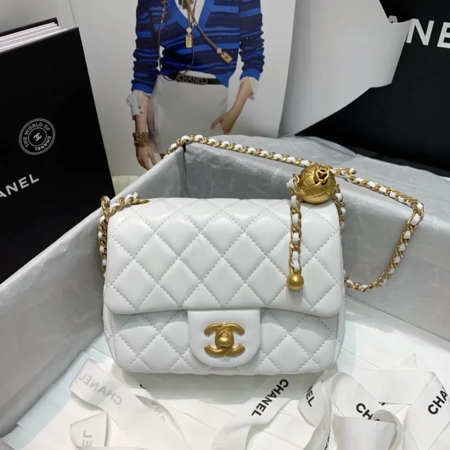 classic flap lambskin light gold buckle classic flap size:17cm