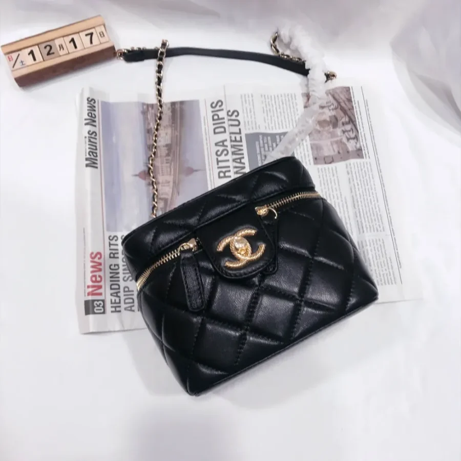 Chanel Shoulder Bag Size: 17*14*14