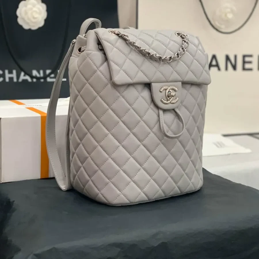 CHANEL Model: 91120# Size 25X20X10CM