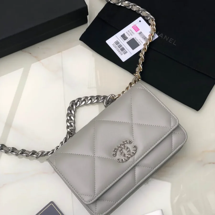 Chanel Model: 0957 Size: 19cmX11.5cmX7cm