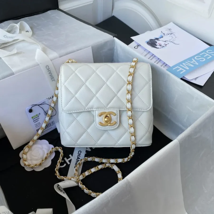 Chane key case size: 17X14.5X7.5cm