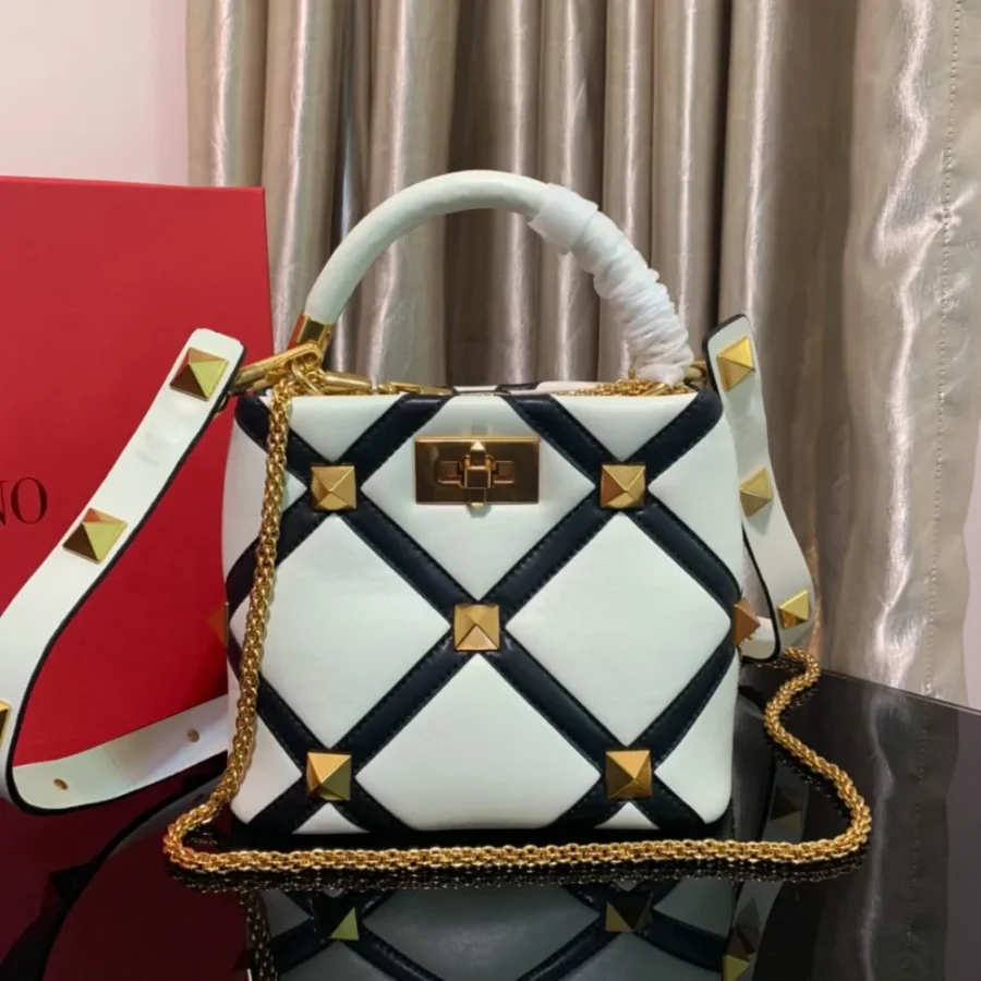 Valentino Model:0097S Size:21x 17x 14cm