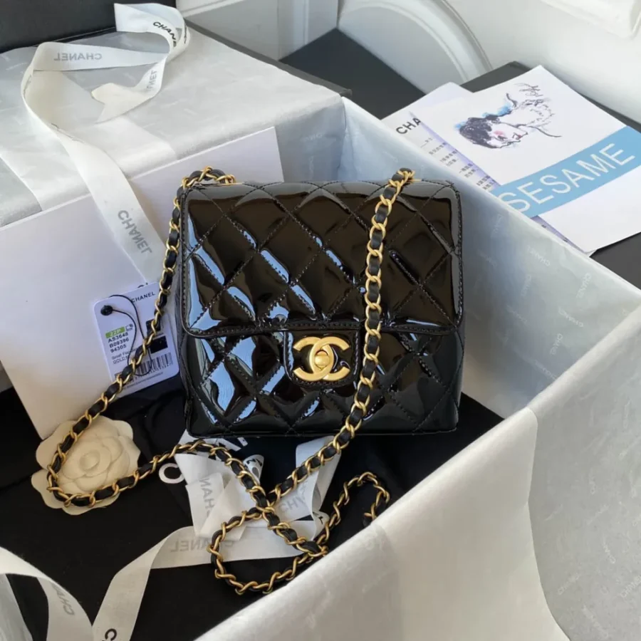 Lambskin size: 17X14.5X7.5cm