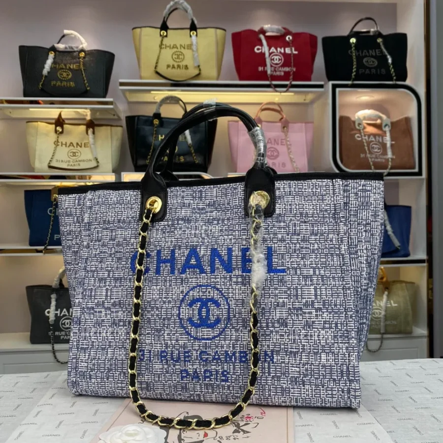 Chanel One Shoulder Handbag Size: 38*30*20 Style: 8820