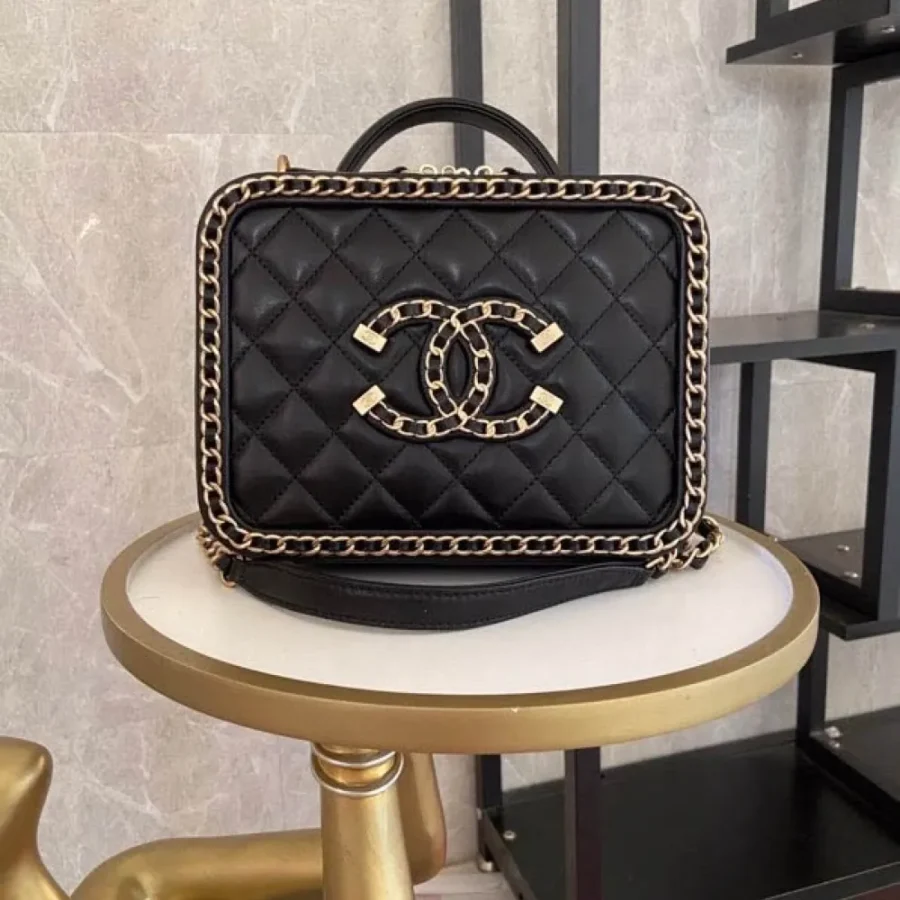 Chane Vanity case Vintage Cosmetic Bag Model: 93343 Size: 21cm