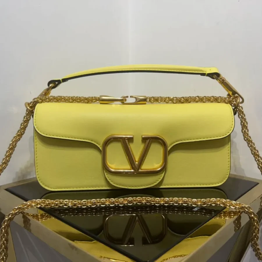Valentino Size: 27 x 13 x 6 cm Model: 2030