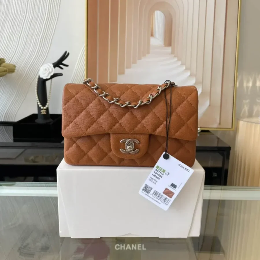 Light Silver Metal Bag Size: 20cm Ident No.: 01116
