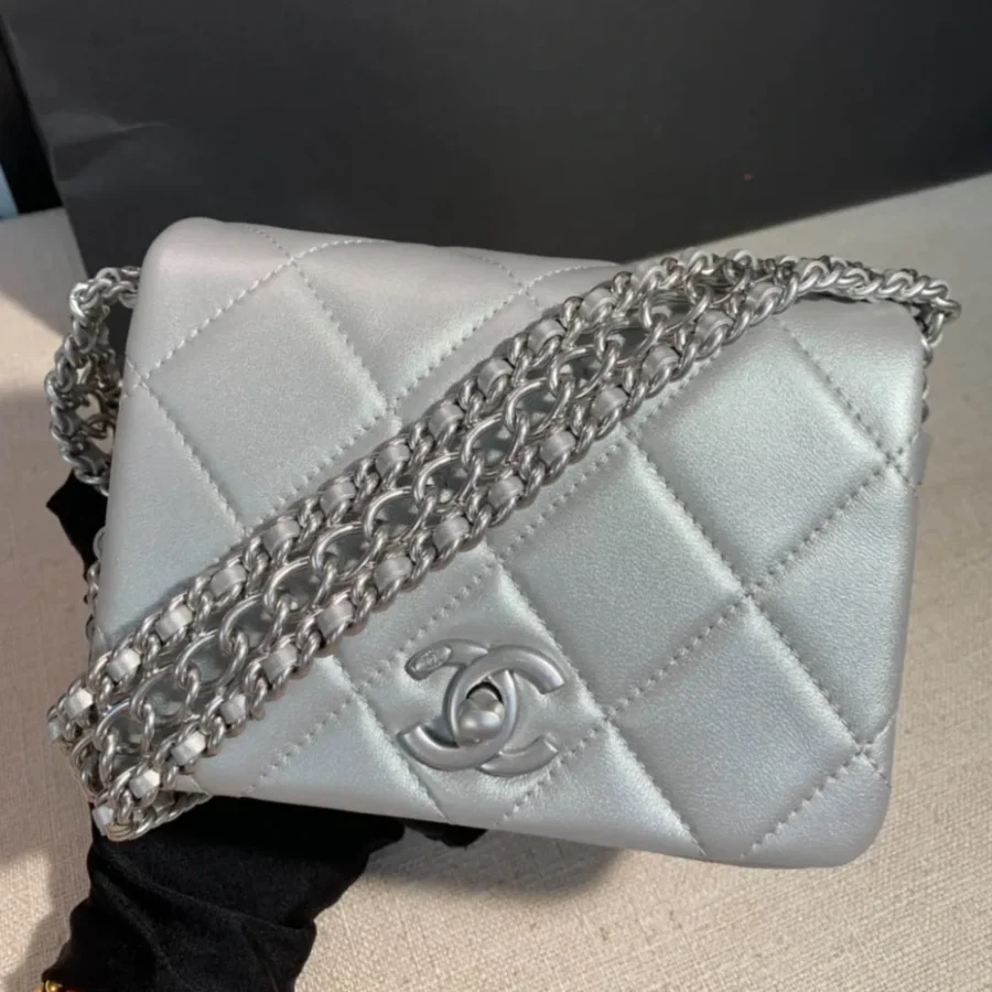 Underarm Bag Size: 18