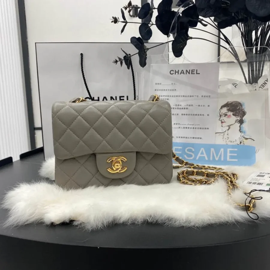 Sheepskin Gold Buckle Bag Model: 01115 Size: 17cm
