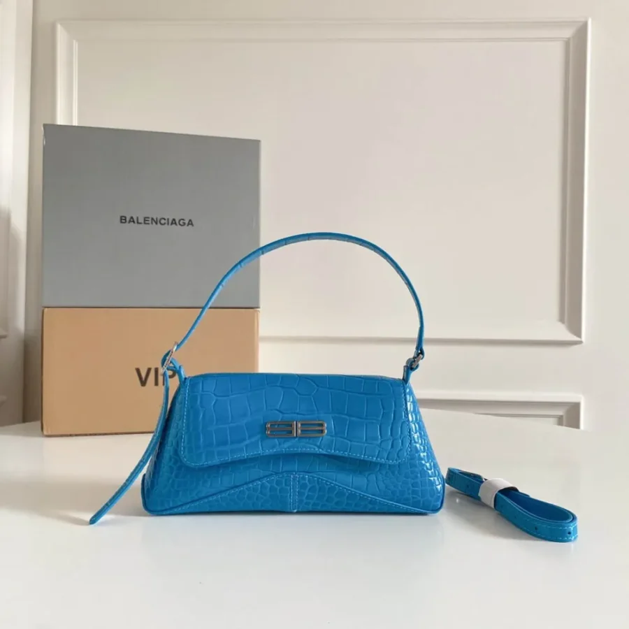 Underarm bag Size: 27*25.5*4.8cm