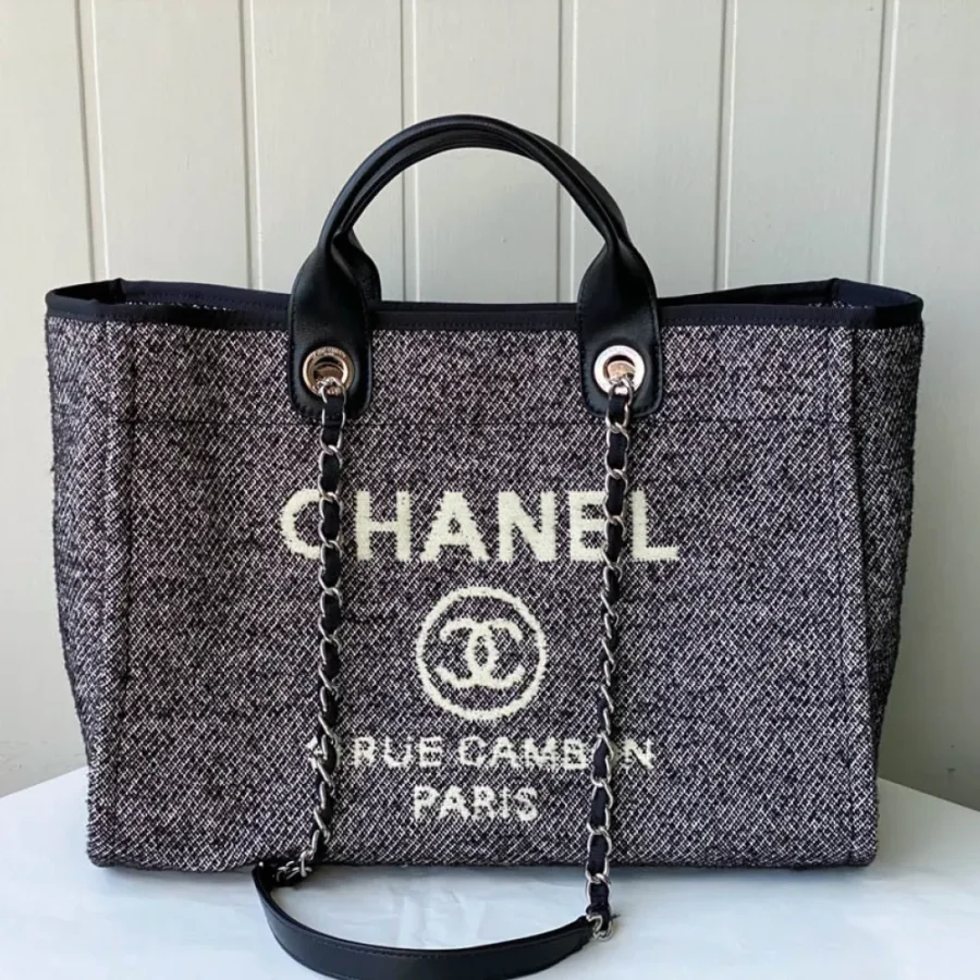 Chanel Model: A066941 Size: 39*30*22