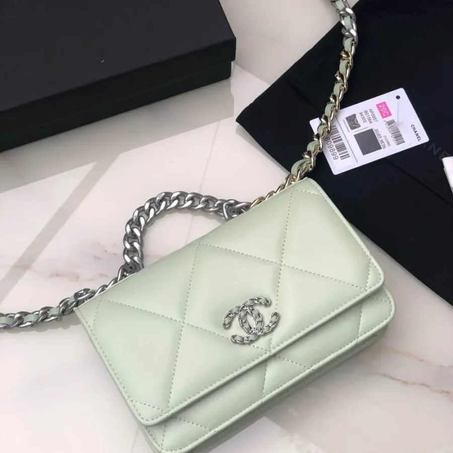 Chanel Model: 0957 Size: 19cmX11.5cmX7cm