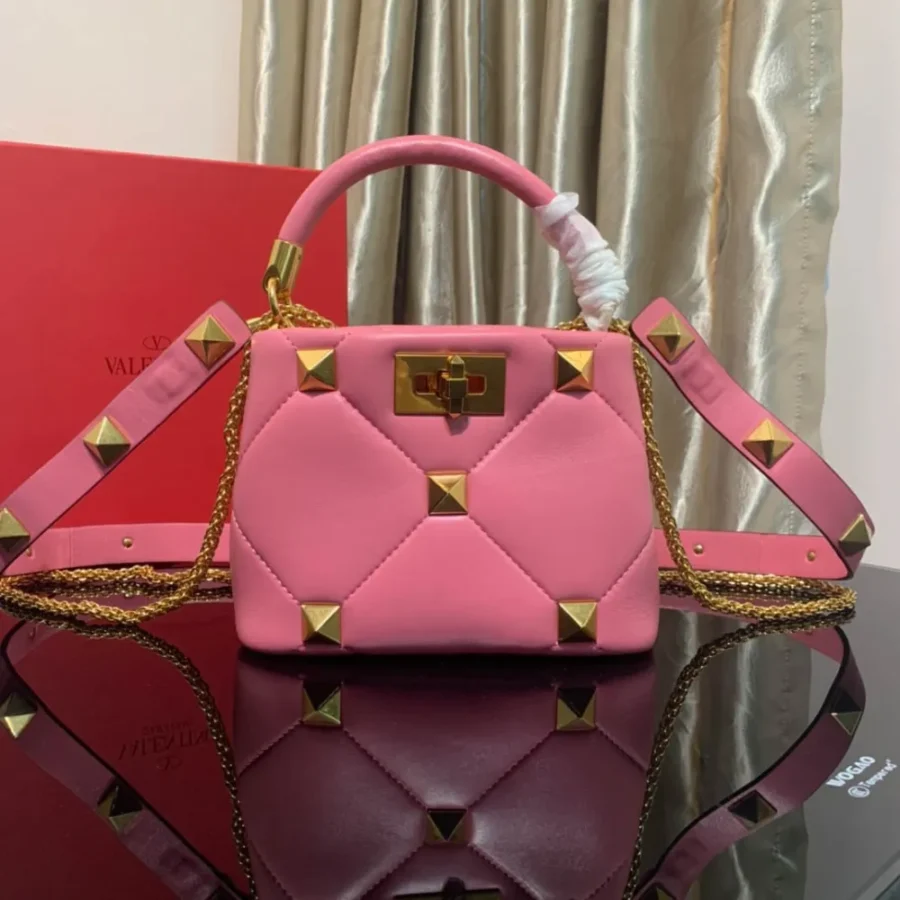 Valentino Size: 20 x 15 x 9 cm Model: 0097