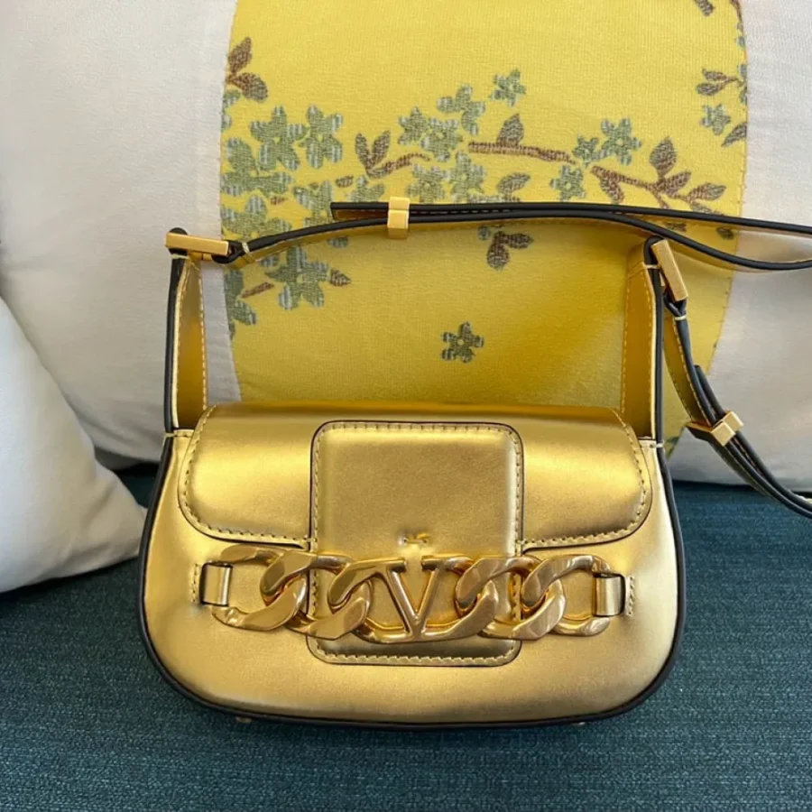 Valentino Model:1081 Size:11.5*20*6cm