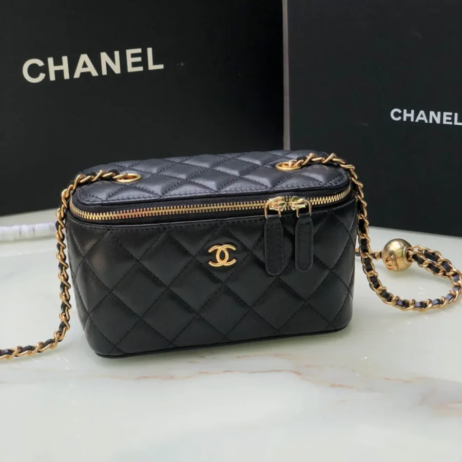 Chanel Model: AP2303 Size: 17cmX9.5cmX8cm