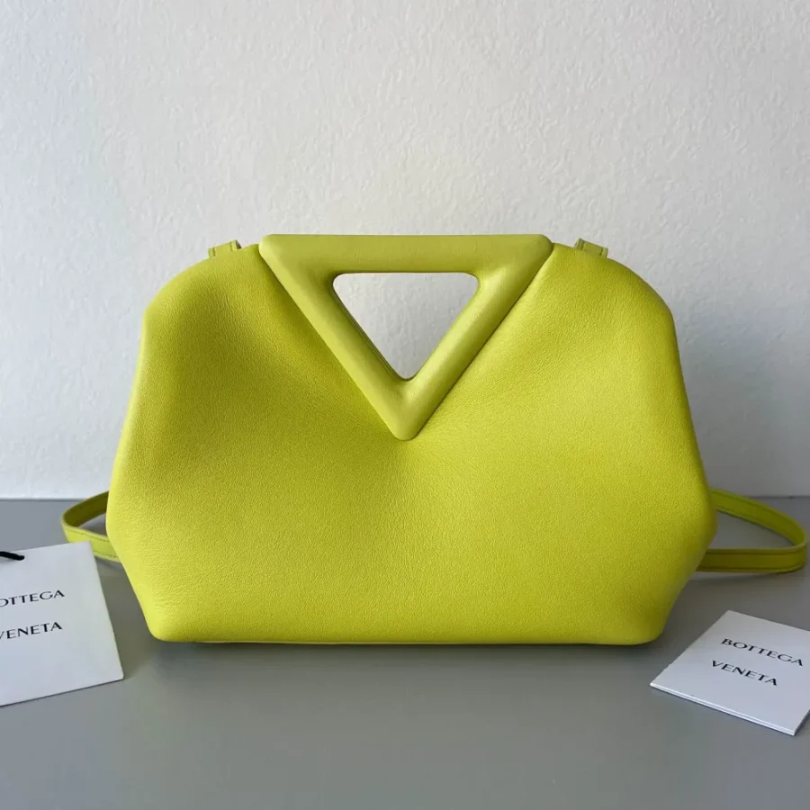 BV triangle bag Size: 22x16cm 658476