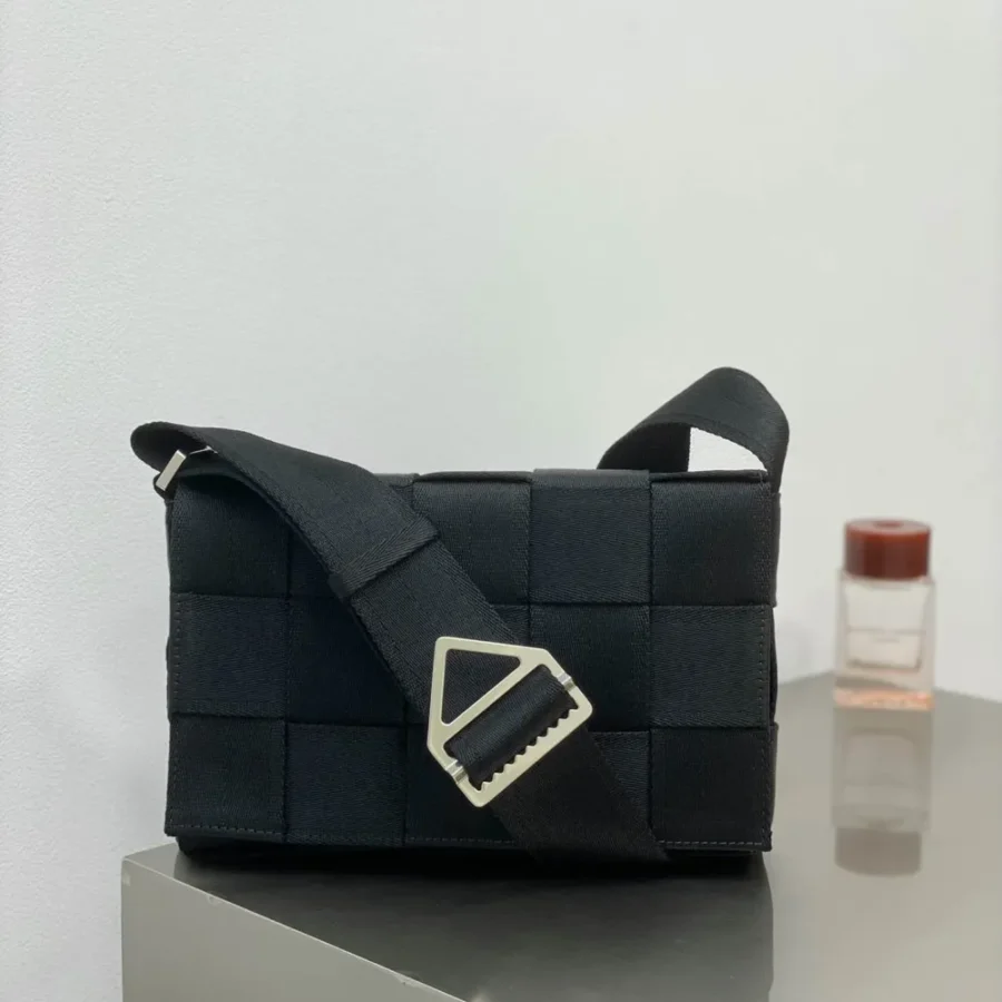 BV WEBBING crossbody bag Size:25x15cm 680513