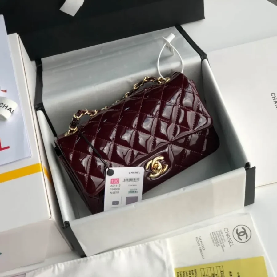 Chanel Patent Leather Pouch Model: 1116 size: 20cm