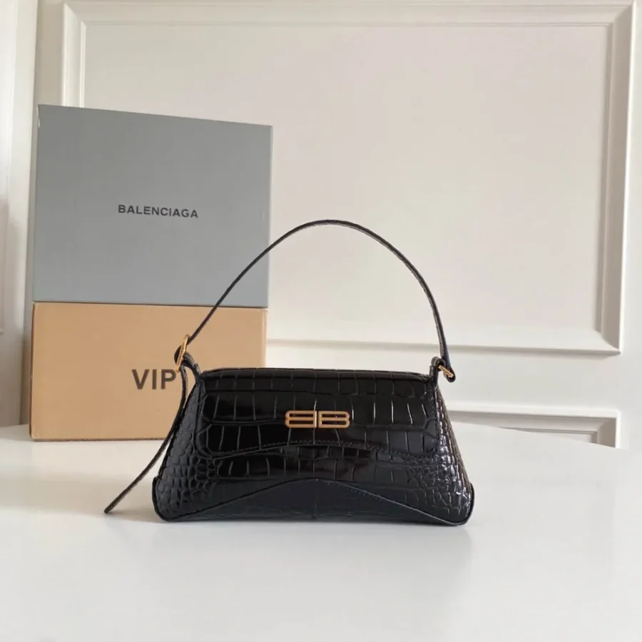 Underarm bag Size: 27*25.5*4.8cm