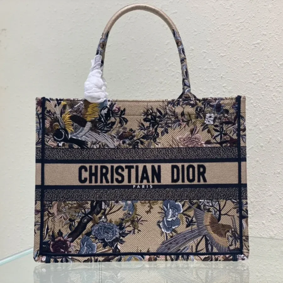 Book Tote Clutch Size: 36cm