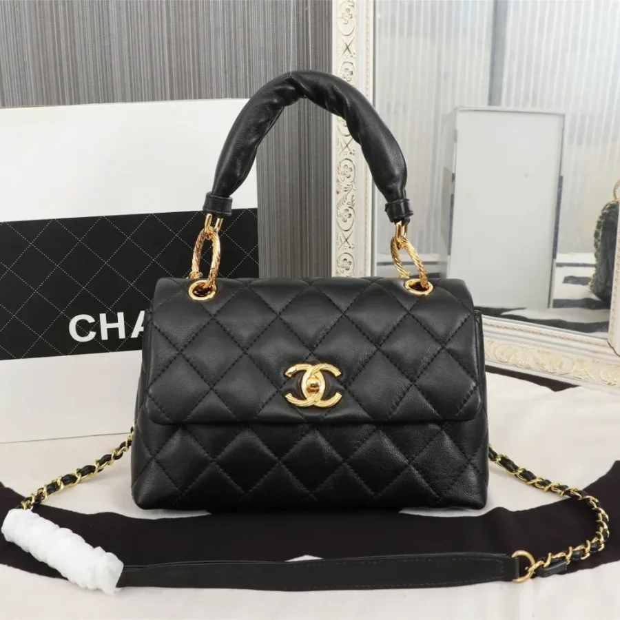 CHANE Sheepskin Hand Carry Crossbody Size: 25178cm Style Number: 68938