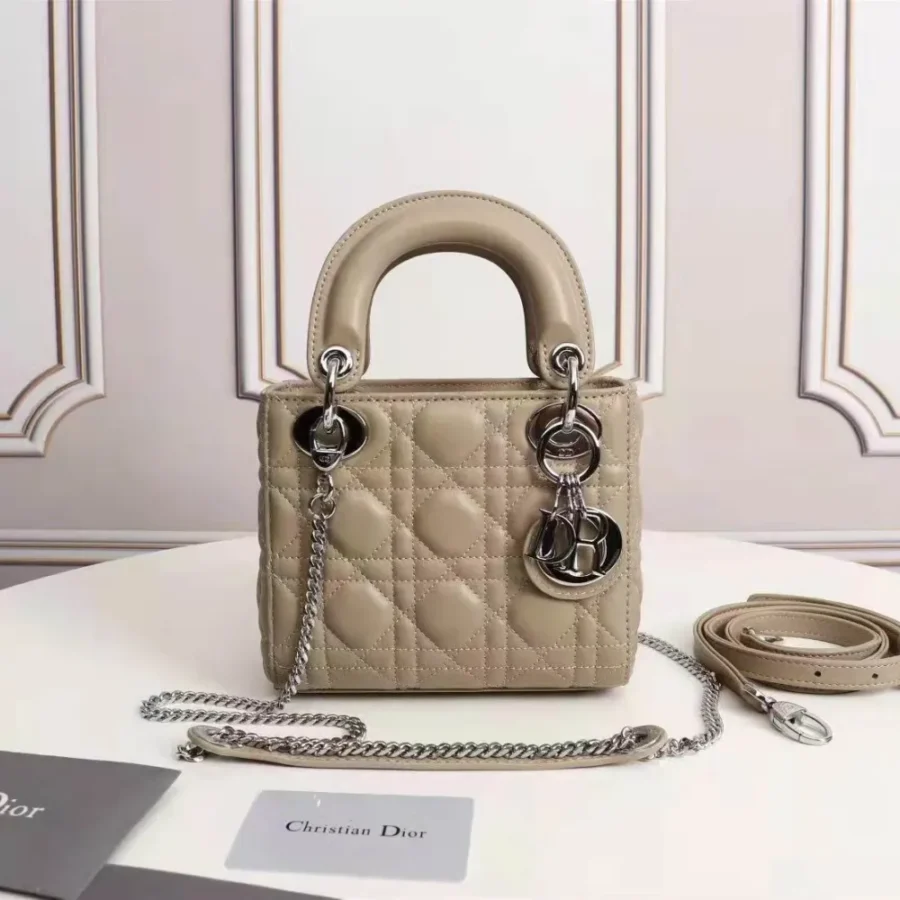 Three compartment almond handbag size 6633 Size: 17x15xCM