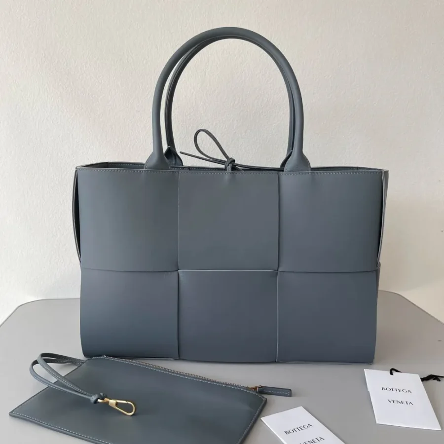 BV Intreccio tote lambskin bag