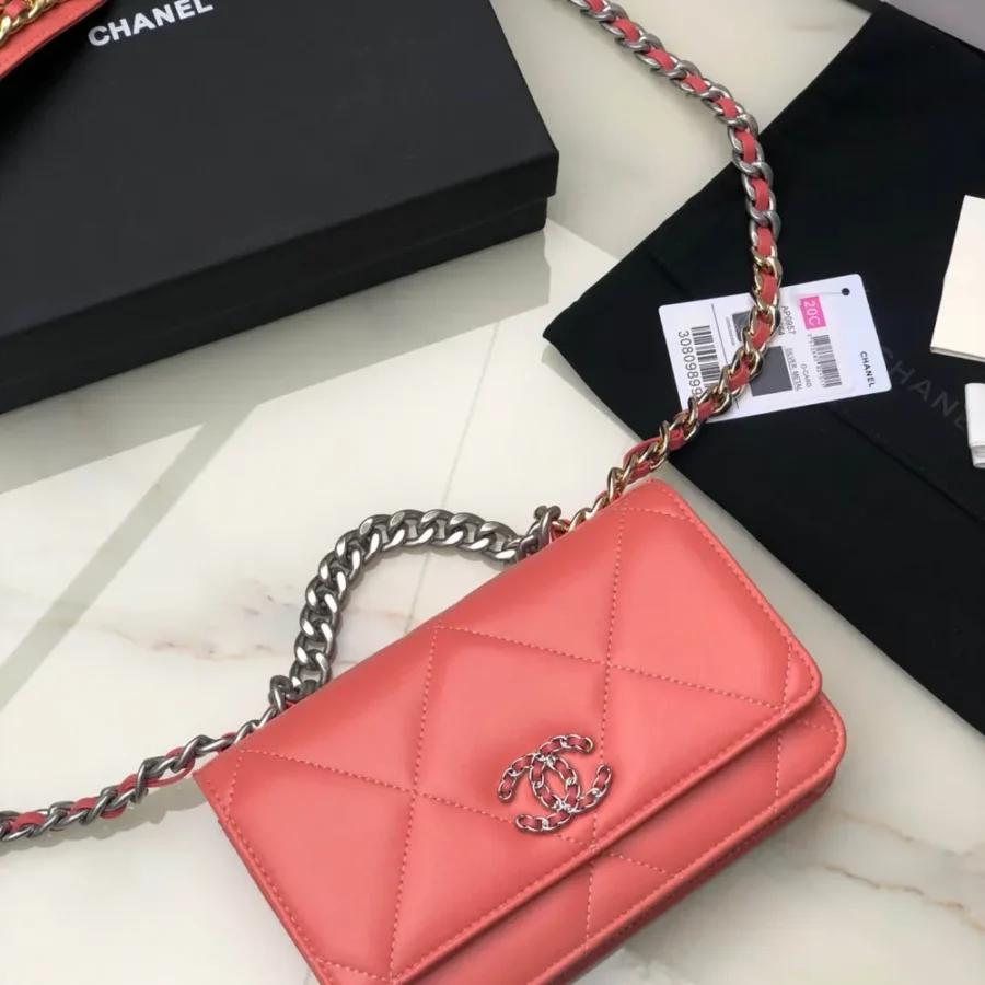 Chanel Model: 0957 Size: 19cmX11.5cmX7cm