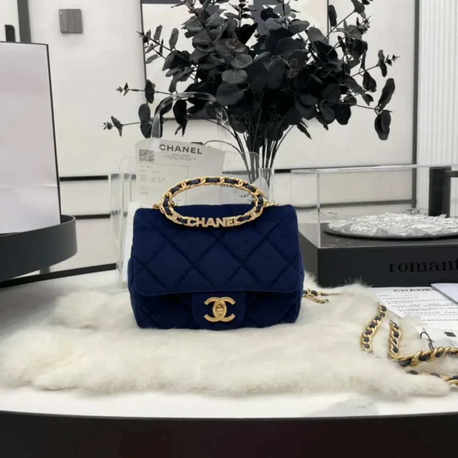 Chanel Size: 20cm