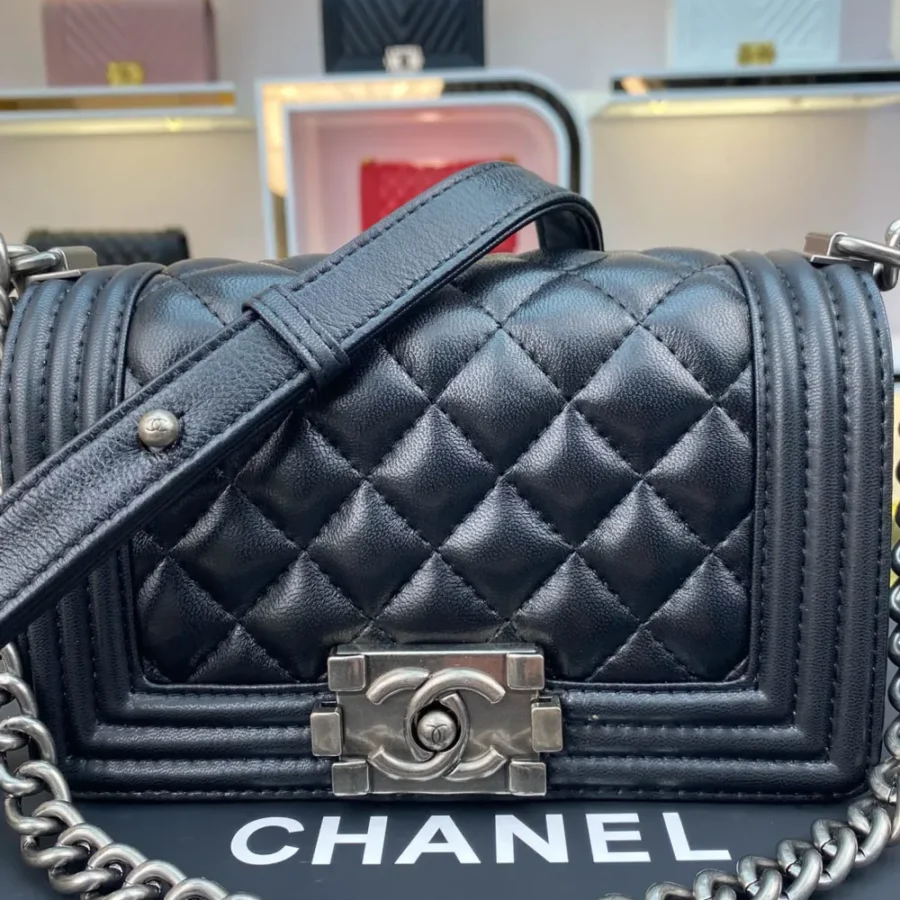 Gold Buckle Calfskin Size 20*12*7cm Model Number: 67085