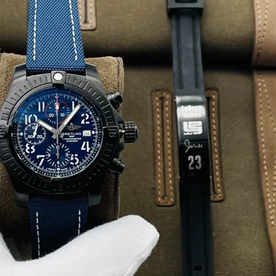 Breitling Chronograph Diameter: 45 mm