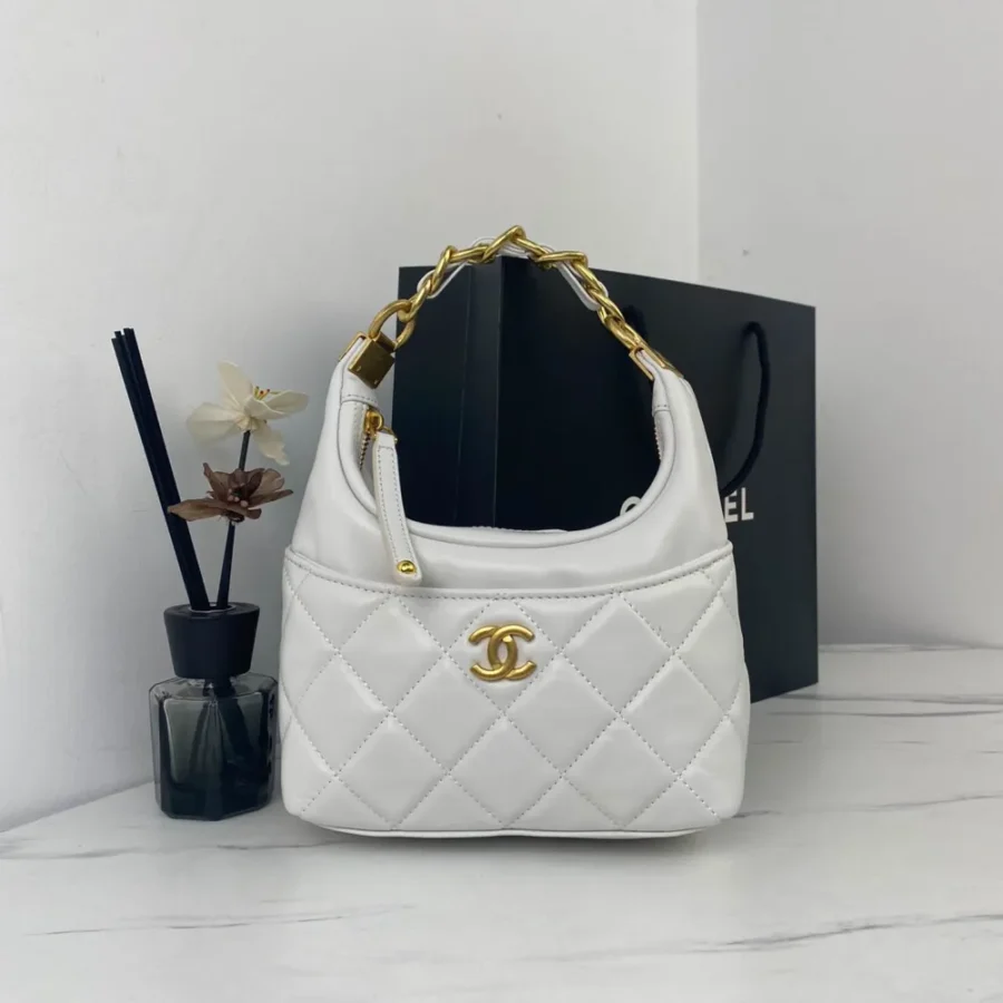 Chain underarm bag Model: size: 22X22X8cm