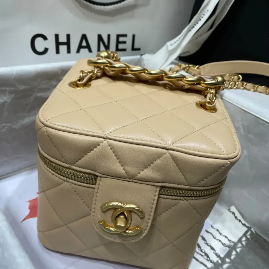 CHANEL Portable ️Crossbody Model: 2020SS ️Size: 16.5*16.5*15