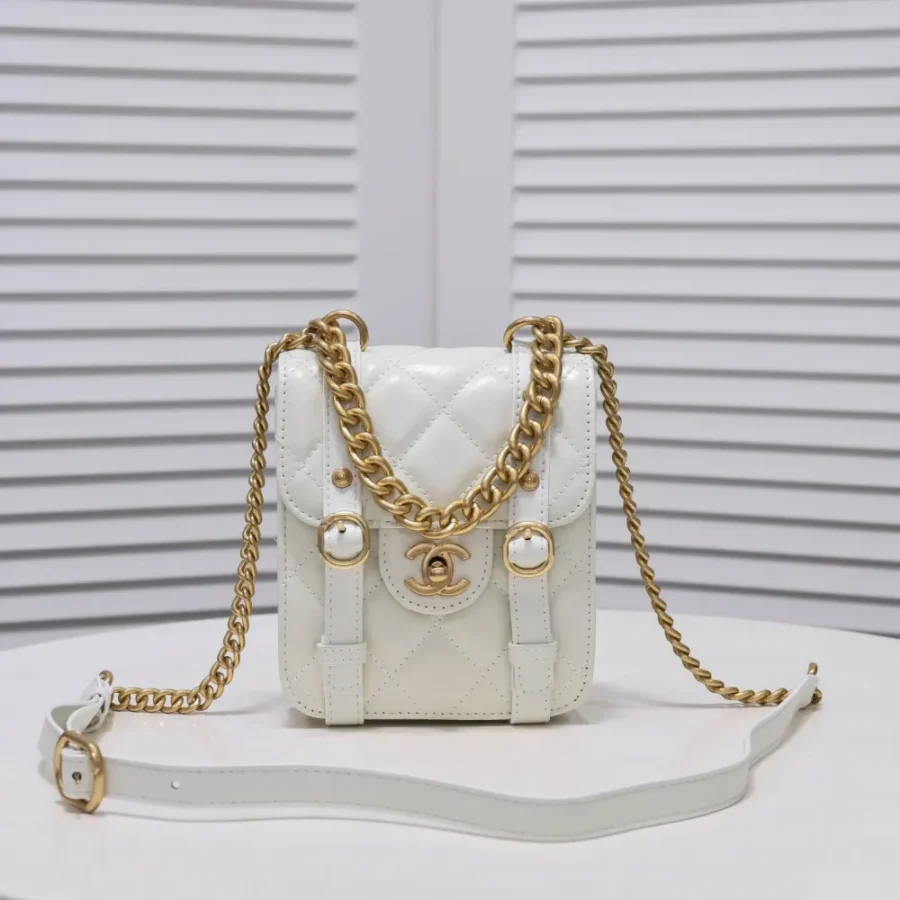 Chane Vintage Messenger Bag Style: 9062 Size: 14 *17* 4cm