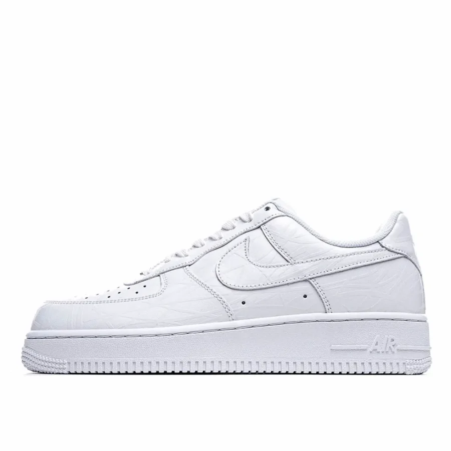 Nike Wmns Air Force 107White/Noctilucente Low-Top Sneakers