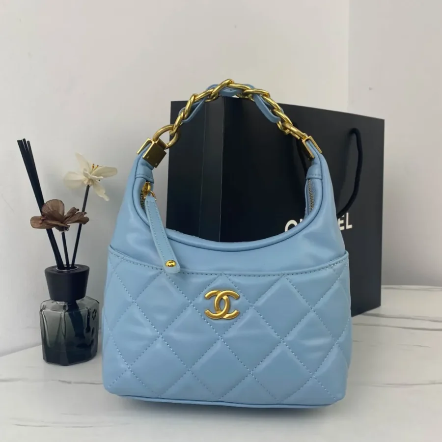 Chain underarm bag Model: size: 22X22X8cm