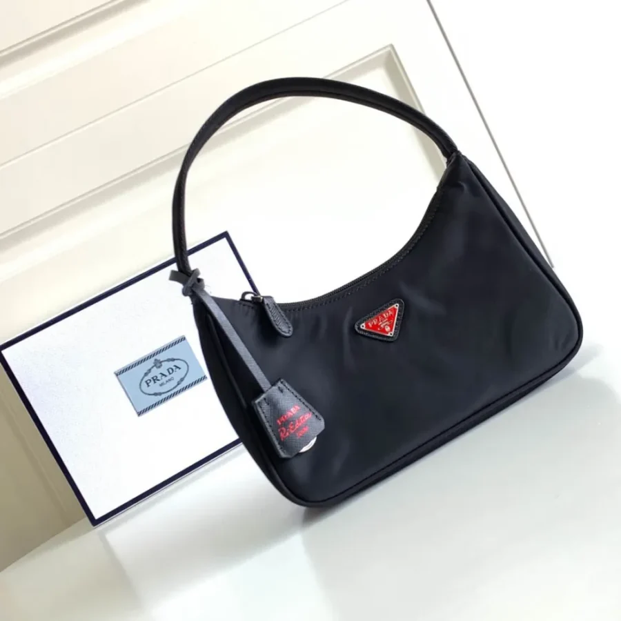 Prada shoulder bag Size: length 23x13cm 1NE515