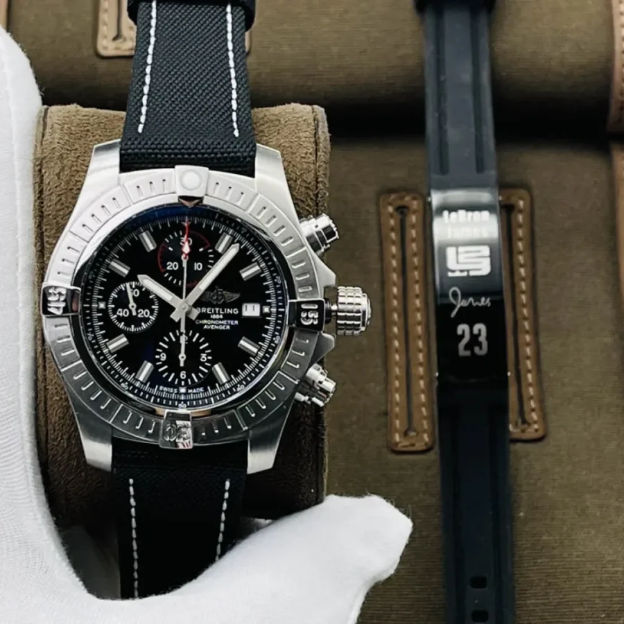 Breitling Chronograph Diameter: 45 mm