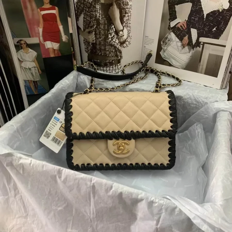 Chanel Tofu Bun Size: 22cm Style: AS2496