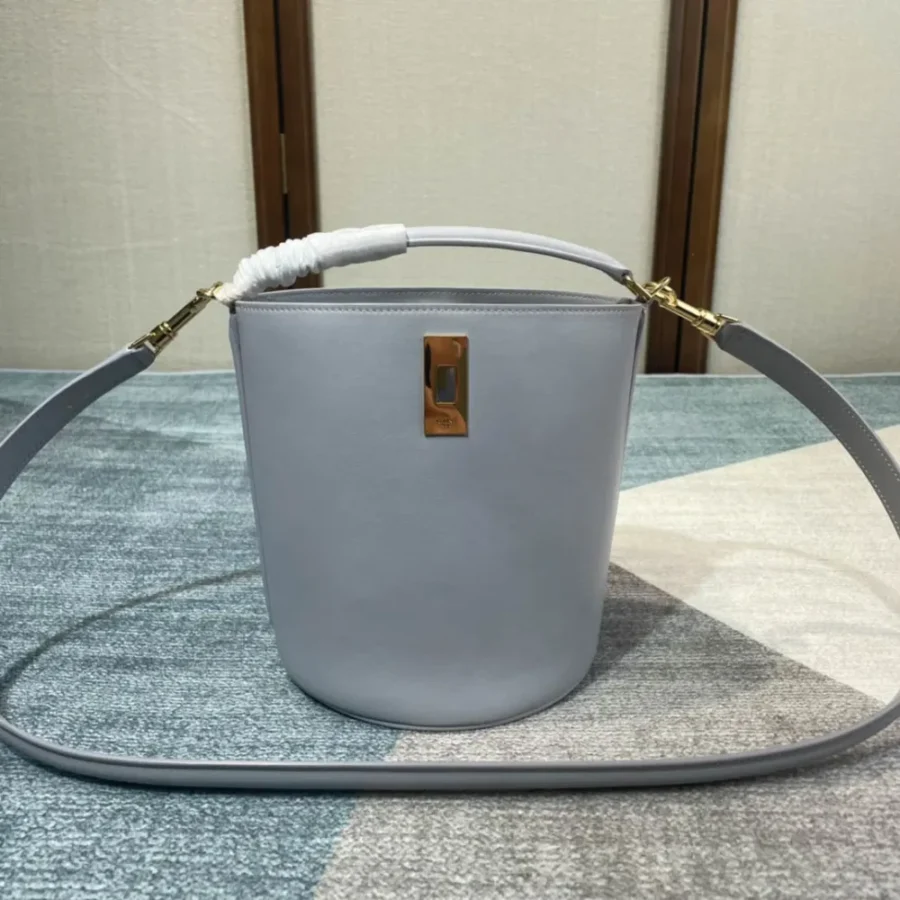 TEEN BUCKET 16 Number: 197573 Size: 16 X 18 X 16 cm